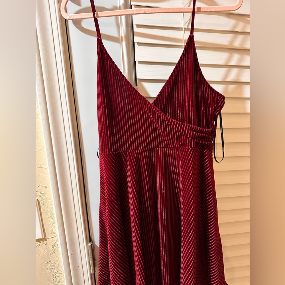 Dresses - Picture 6 of 17